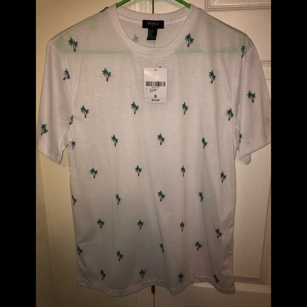 Forever 21 palm tree all over t-shirt 🌴
